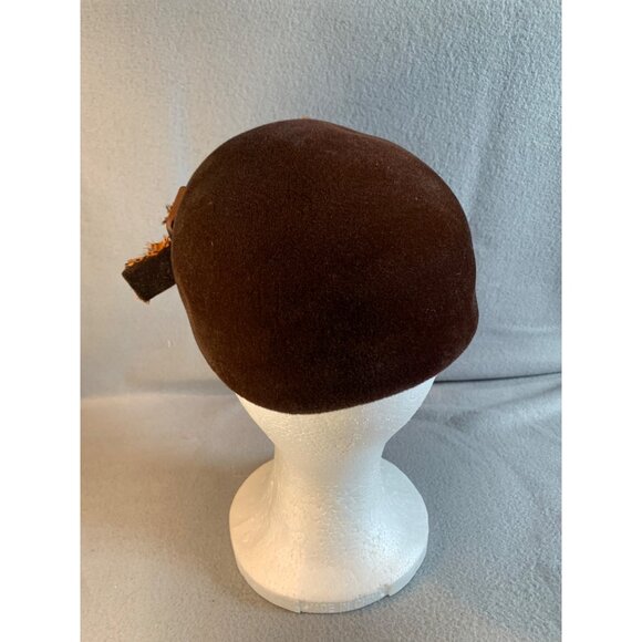 Carol Ladies Brown Hat with Feather and Buckle accents Sz 22 Vintage - Picture 2 of 9